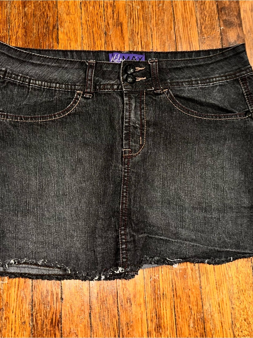 Mid 2000’s Women’s Size 32 Miley Cyrus Black Jean Short Skirt